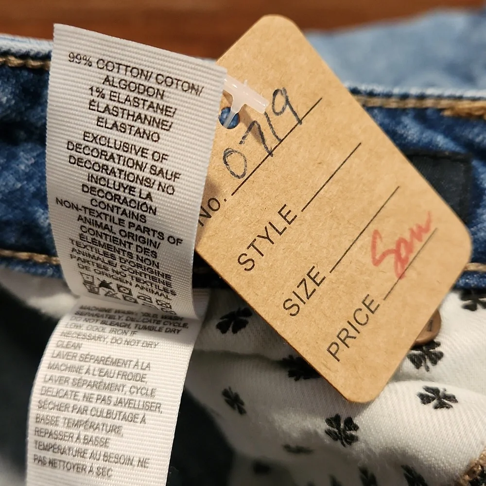 Lucky Brand Distressed Denim Shorts (0719) - Picture 5 of 5